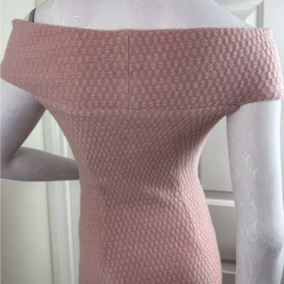 The Swan Elegant Pink Off-Shoulder Dress Size Small #194 - Picture 8 of 11